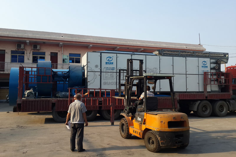 網(wǎng)帶式玉竹烘干機(jī)正在裝車(chē)